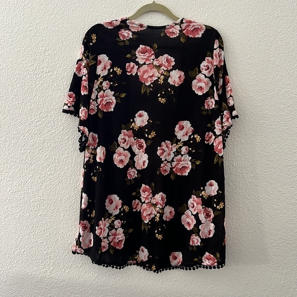 Black & Pink Floral Print Cover Up - Picture 6 of 10